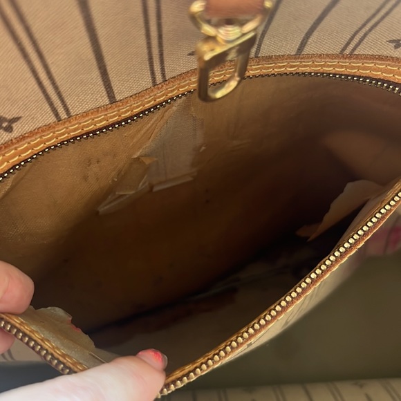Louis Vuitton Neverfull MM - Picture 11 of 14